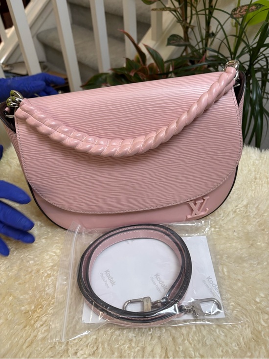Louis Vuitton Handbags - LOUIS VUITTON Epi Luna Rose Ballerine *EUC